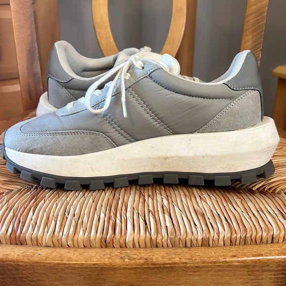 EUC H&M women’s platform gray sneakers size 7 - Picture 5 of 10